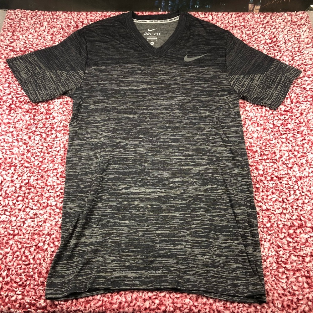 😊💕🌸 Host Pick 🌸💕😊 - Men’s Nike Pro Training Shirt